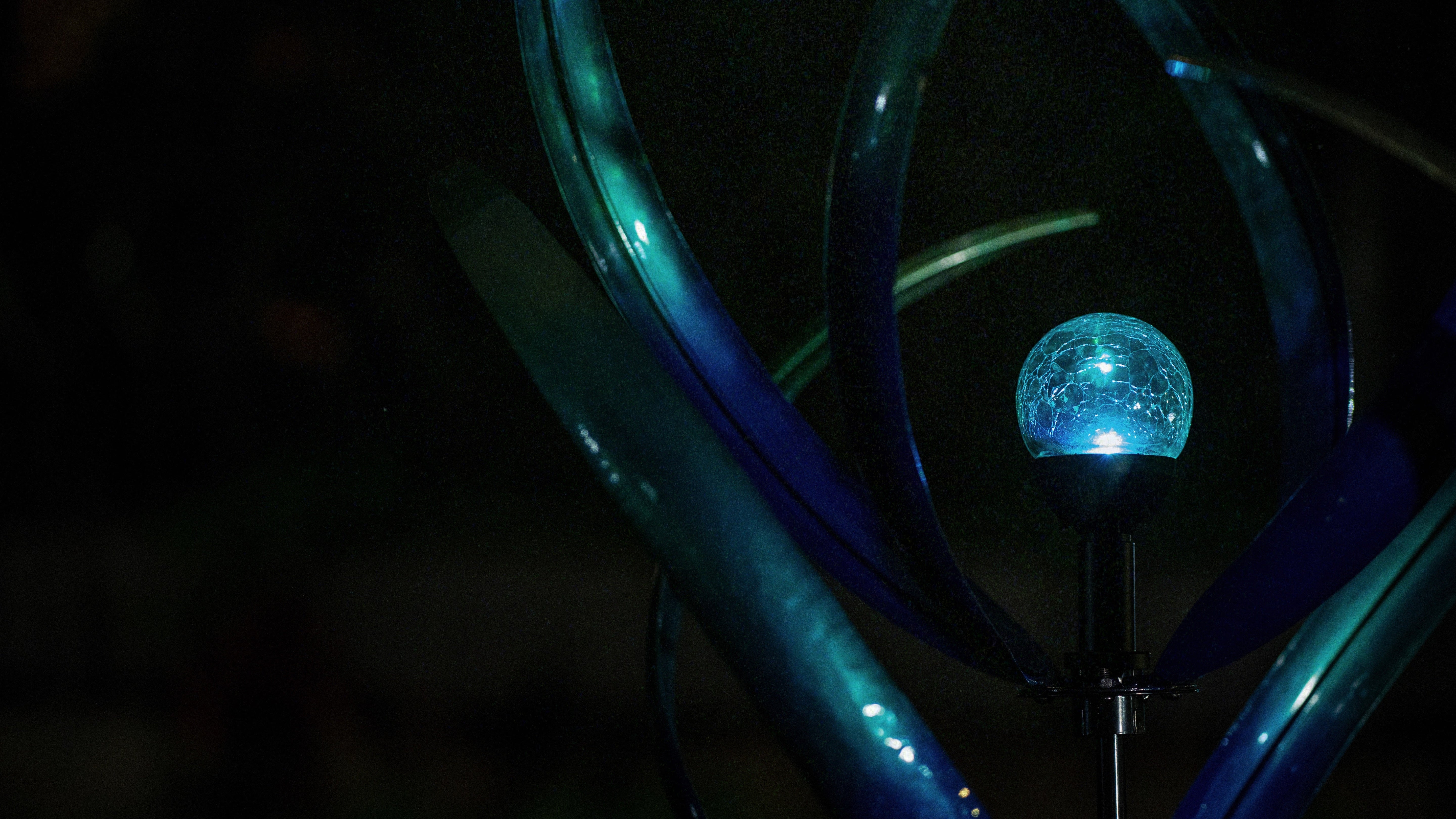 Outdoor Wind Sculpture with Solar Light for Garden