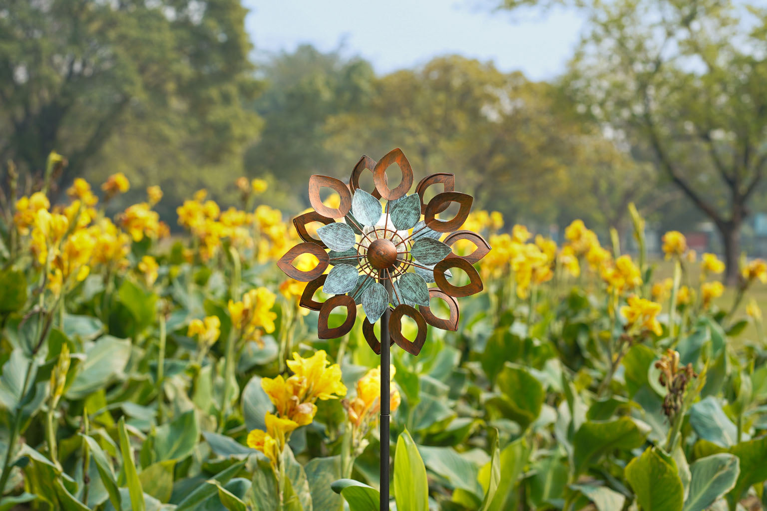 Retro Dahlia Solar Wind Spinner – Cyan Oasis